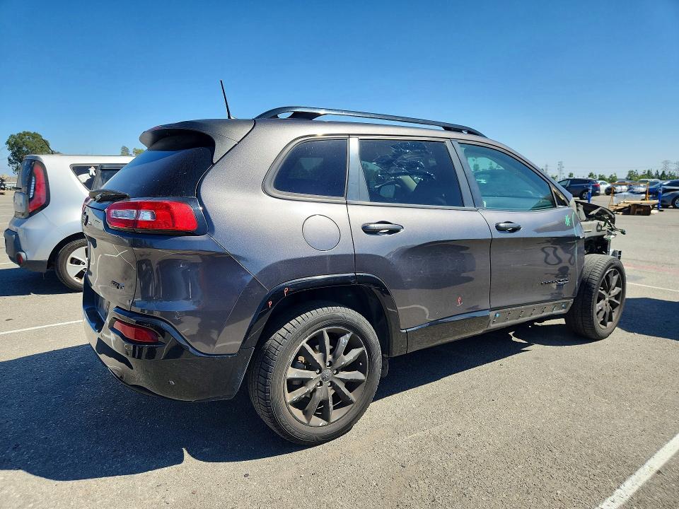 68779246 :رقم المزاد ، 1C4PJLCB6JD588393 vin ، 2018 Jeep Cherokee مزاد بيع