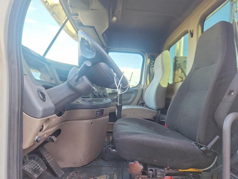 Продажа на аукционе авто 2011 Freightliner Cascadia, vin: 1FUJGEDVXBSAY2809, номер лота: 67686056