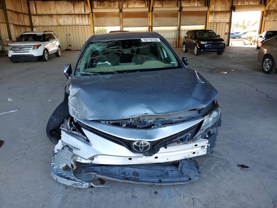 70719736 :رقم المزاد ، 4T1C11AK1NU648376 vin ، 2022 Toyota Camry مزاد بيع