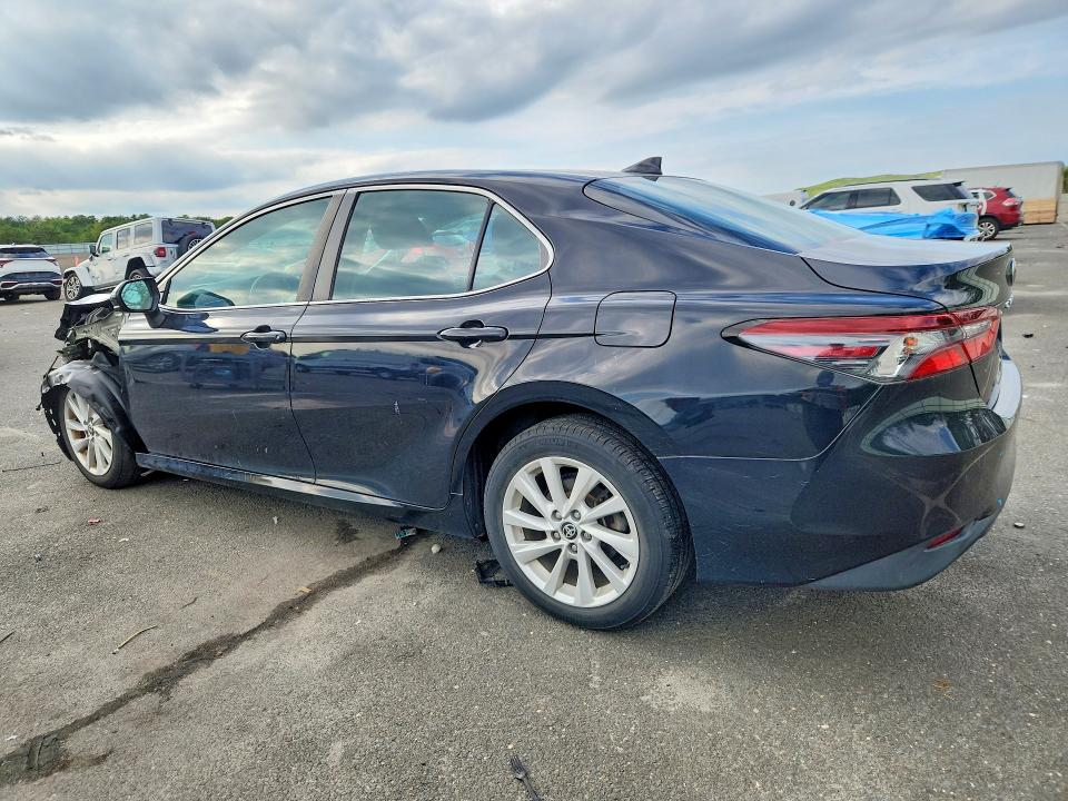 67699056 :رقم المزاد ، 4T1C11BK1MU020721 vin ، 2021 Toyota Camry مزاد بيع