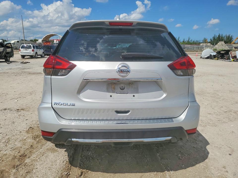 68753106 :رقم المزاد ، 5N1AT2MT9JC772052 vin ، 2018 Nissan Rogue مزاد بيع