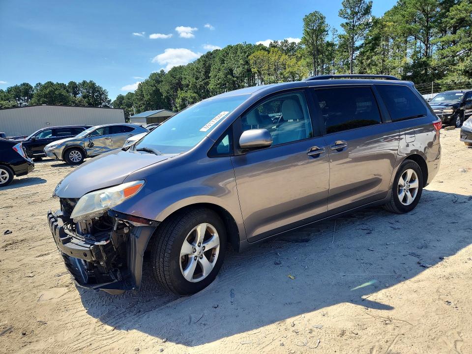 69177046 :رقم المزاد ، 5TDKK3DCXGS736492 vin ، 2016 Toyota Sienna مزاد بيع