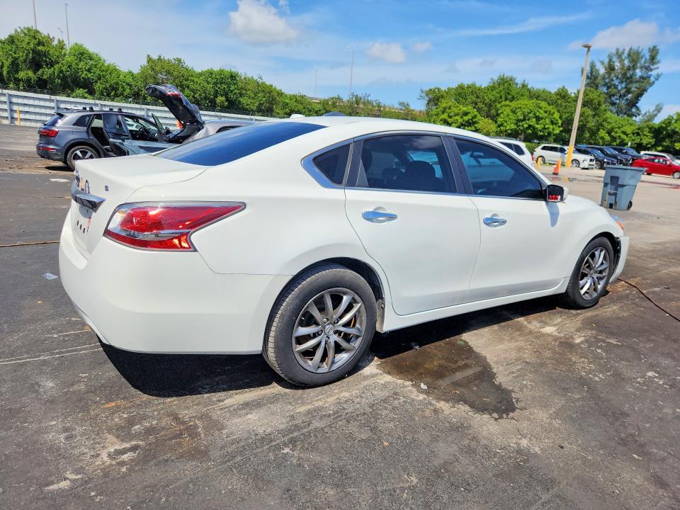 2015 Nissan Altima მანქანა იყიდება აუქციონზე, vin: 1N4AL3AP5FC459711, აუქციონის ნომერი: 69162676