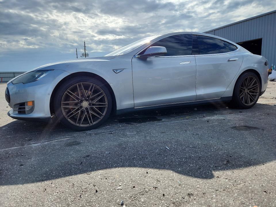 2016 Tesla Model S მანქანა იყიდება აუქციონზე, vin: 5YJSA1E26GF131824, აუქციონის ნომერი: 69651906