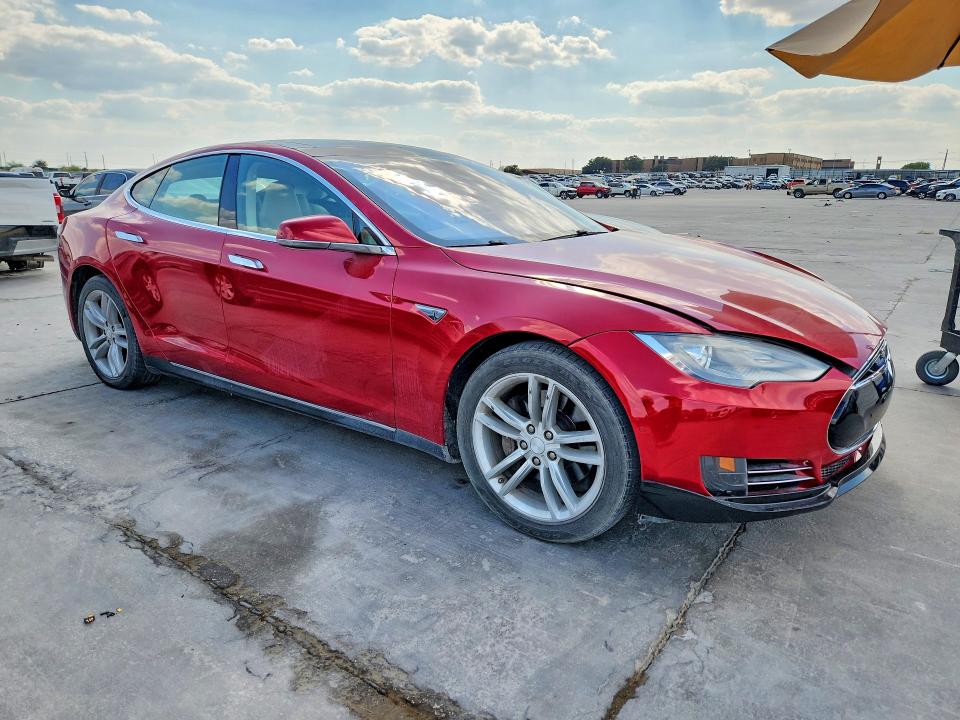 69403096 :رقم المزاد ، 5YJSA1H1XEFP30368 vin ، 2014 Tesla Model S مزاد بيع
