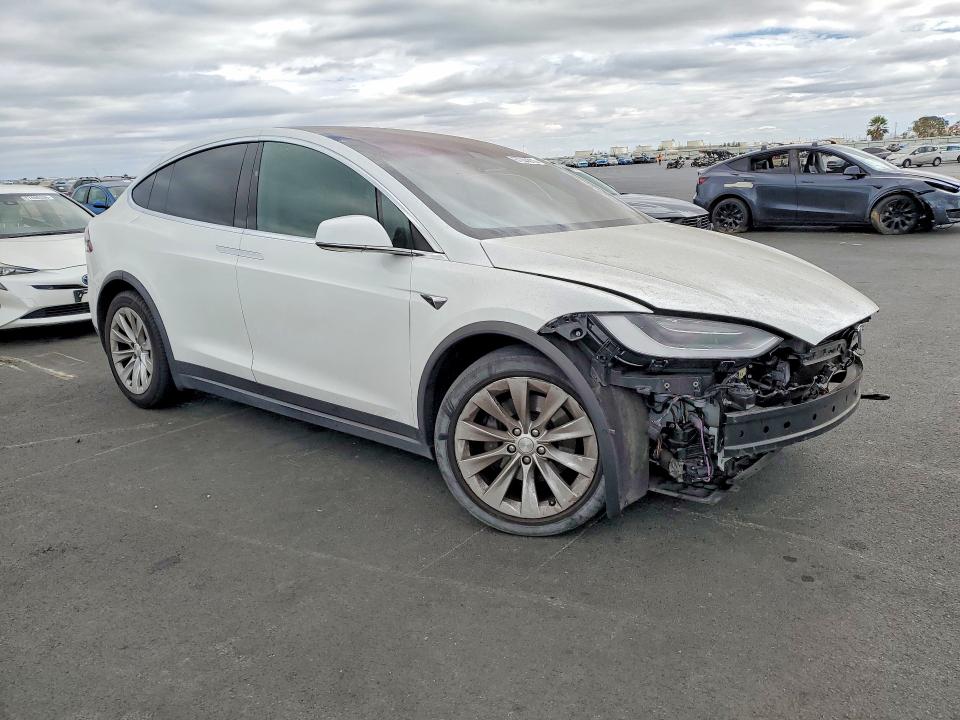 Продажа на аукционе авто 2018 Tesla Model X, vin: 5YJXCAE20JF104660, номер лота: 67744316