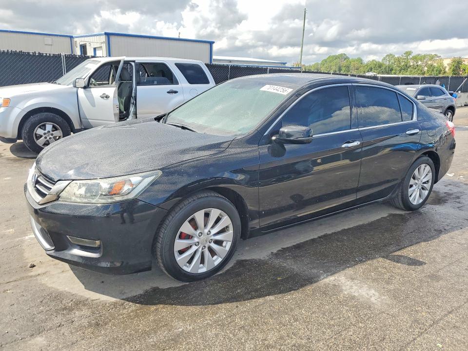 2013 Honda Accord მანქანა იყიდება აუქციონზე, vin: 1HGCR3F87DA028509, აუქციონის ნომერი: 70144256