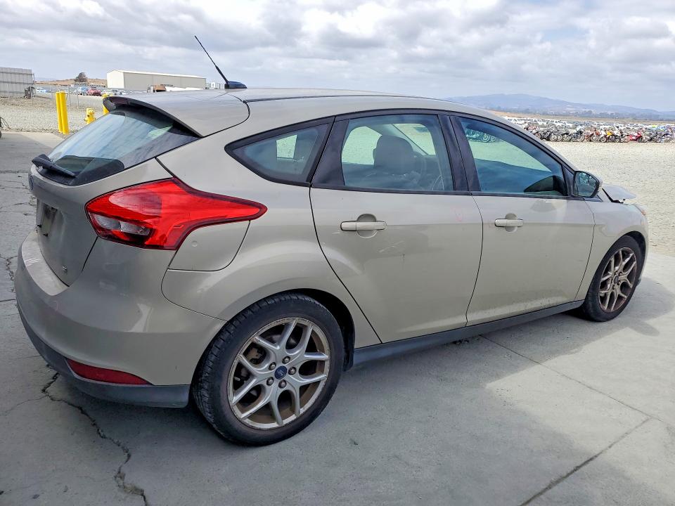 68628746 :رقم المزاد ، 1FADP3K25FL318657 vin ، 2015 Ford Focus مزاد بيع