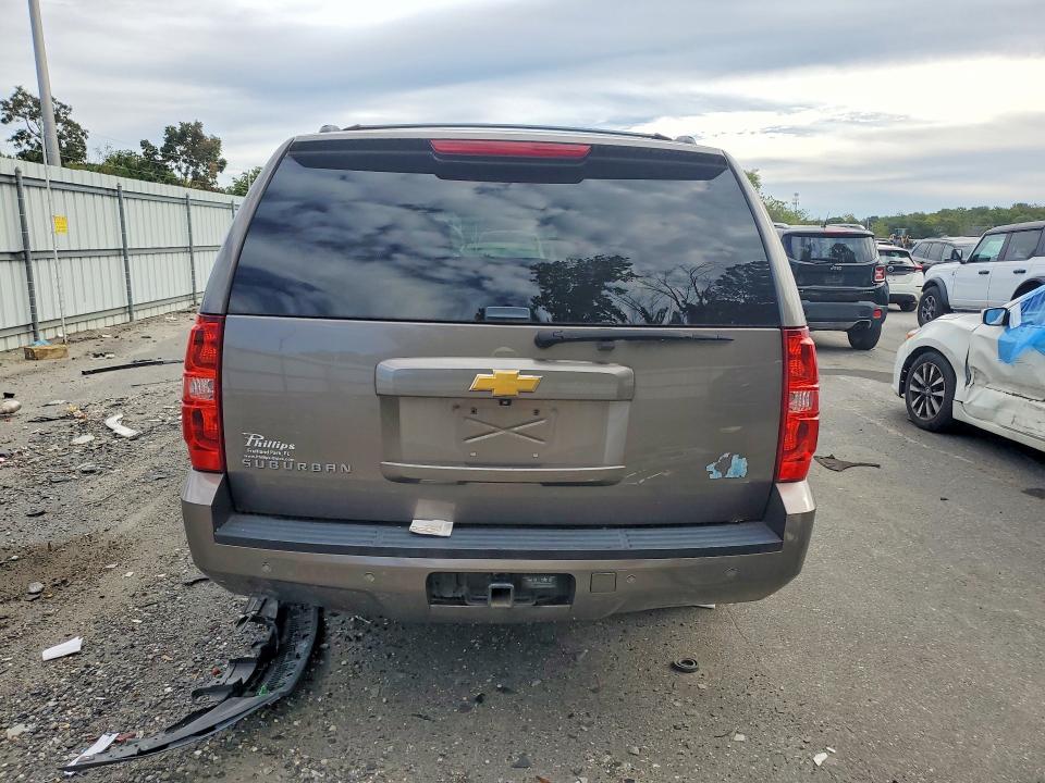 67966926 :رقم المزاد ، 1GNSCJE01ER186561 vin ، 2014 Chevrolet Suburban مزاد بيع