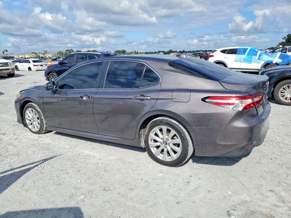 70228496 :رقم المزاد ، 4T1C11AK2LU934069 vin ، 2020 Toyota Camry مزاد بيع