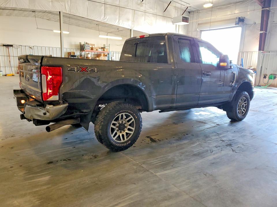 68795146 :رقم المزاد ، 1FT7X2B63HEE26061 vin ، 2017 Ford F250 مزاد بيع