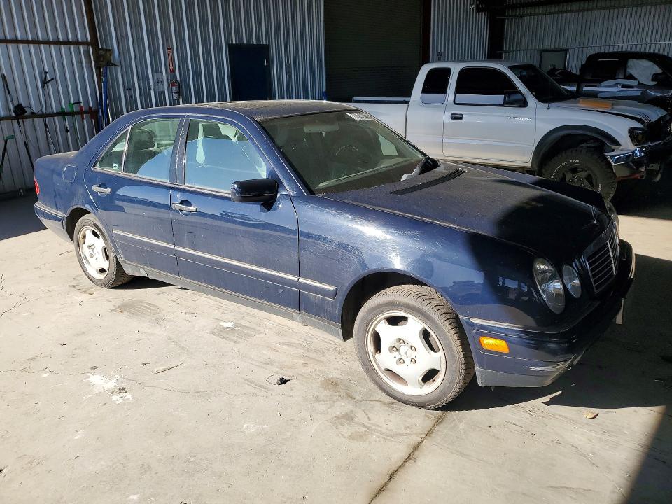 70939186 :رقم المزاد ، WDBJF70H5XA897918 vin ، 1999 Mercedes-benz E مزاد بيع