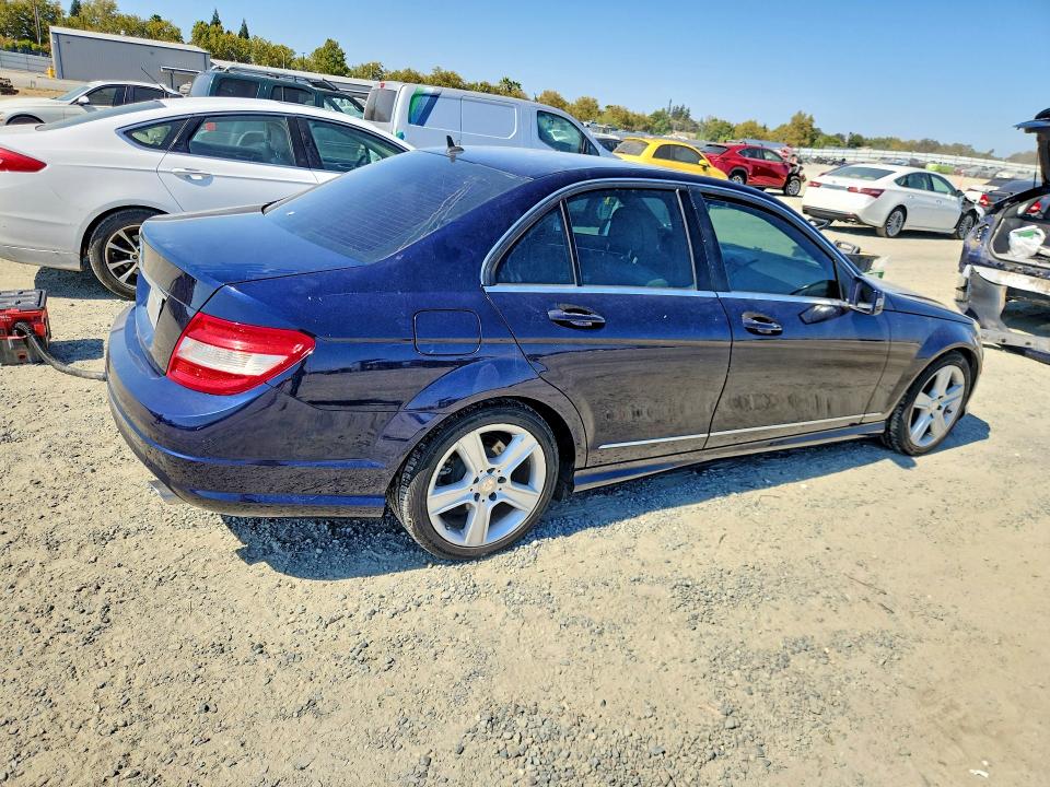 70109806 :رقم المزاد ، WDDGF5EB1AR121482 vin ، 2010 Mercedes-benz C مزاد بيع