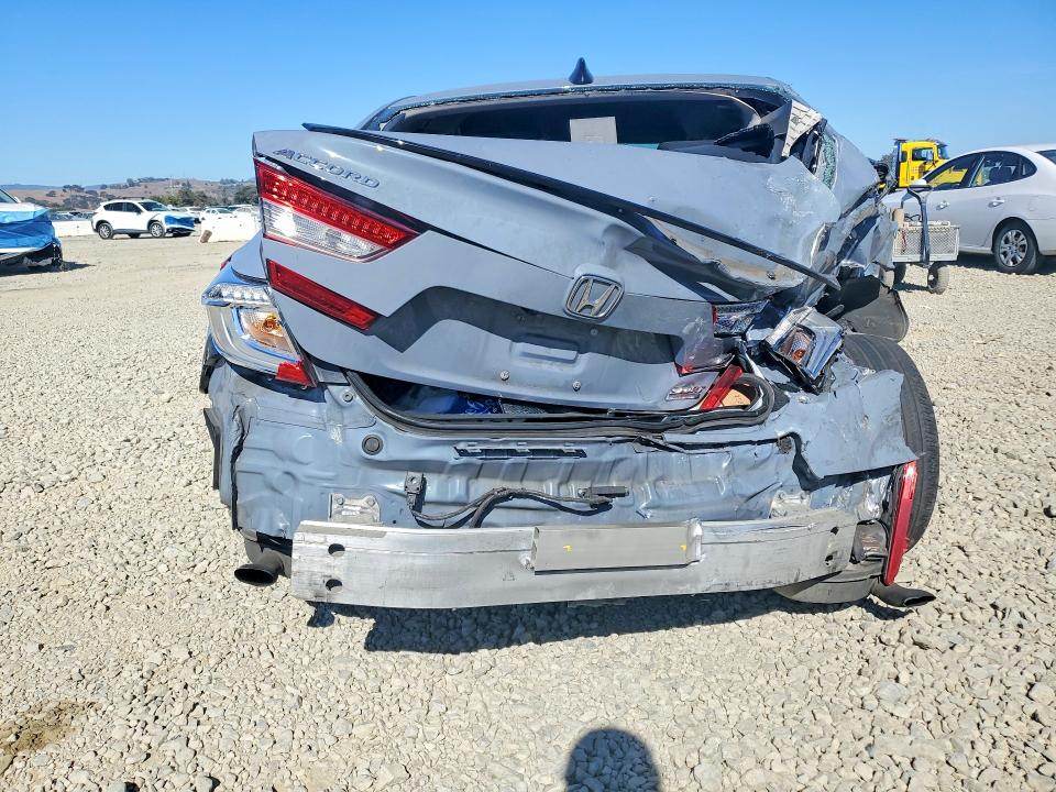 68649406 :رقم المزاد ، 1HGCV1F40NA105770 vin ، 2022 Honda Accord مزاد بيع