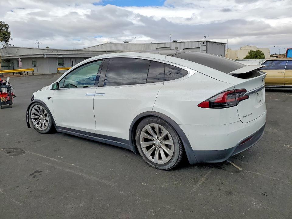 Продажа на аукционе авто 2018 Tesla Model X, vin: 5YJXCAE20JF104660, номер лота: 67744316