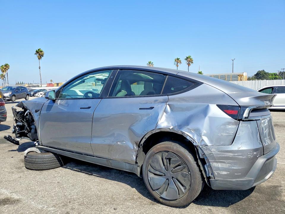 2026 Tesla Model Y მანქანა იყიდება აუქციონზე, vin: 7SAYGDEE9TF336586, აუქციონის ნომერი: 67861766