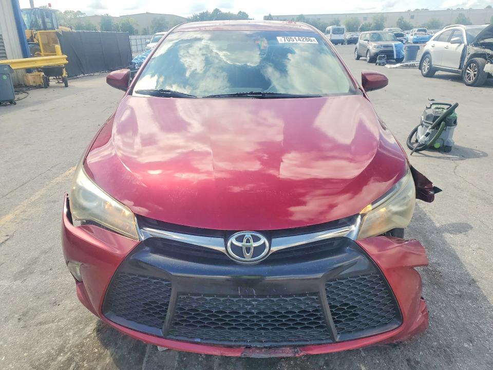 70514286 :رقم المزاد ، 4T1BF1FK4HU730824 vin ، 2017 Toyota Camry مزاد بيع