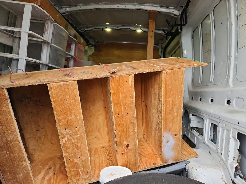 68182156 :رقم المزاد ، 1FTYR2CMXJKA13704 vin ، 2018 Ford Transit مزاد بيع