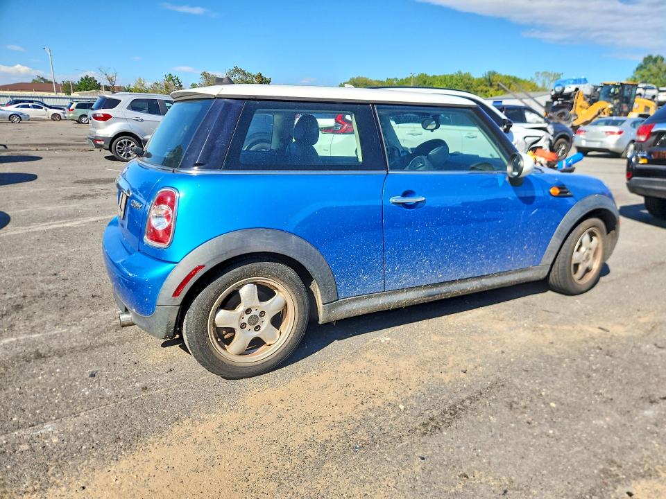 2011 Mini Cooper მანქანა იყიდება აუქციონზე, vin: WMWSU3C56BT251819, აუქციონის ნომერი: 69632676