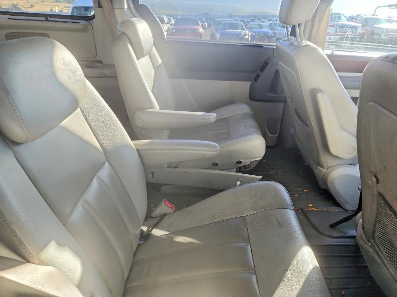 70302466 :رقم المزاد ، 2A4RR5DX1AR141565 vin ، 2010 Chrysler Town & Country مزاد بيع