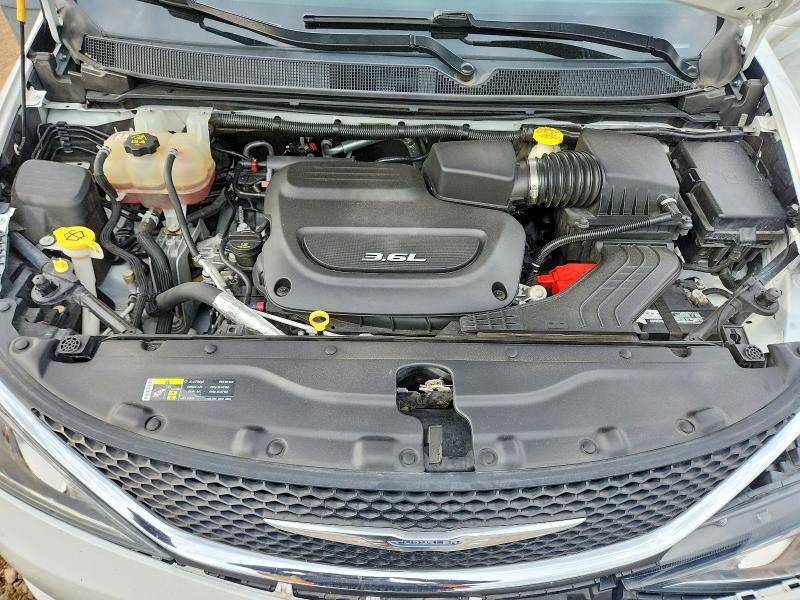 67662706 :رقم المزاد ، 2C4RC1BG5HR576960 vin ، 2017 Chrysler Pacifica مزاد بيع