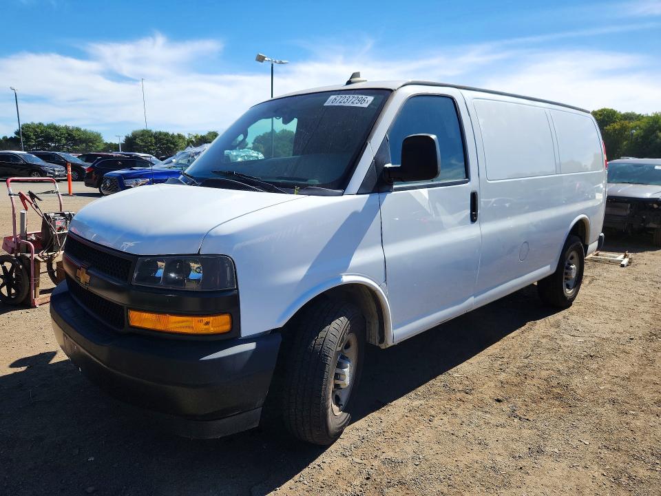 67237296 :رقم المزاد ، 1GCWGAFP8J1215119 vin ، 2018 Chevrolet Express G2500 مزاد بيع