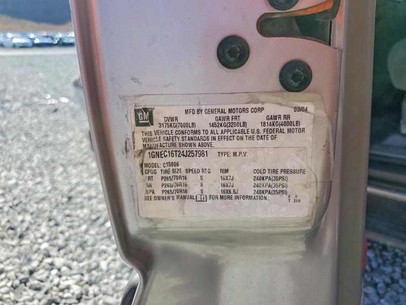 2004 Chevrolet Suburban მანქანა იყიდება აუქციონზე, vin: 1GNEC16T24J257981, აუქციონის ნომერი: 69796196