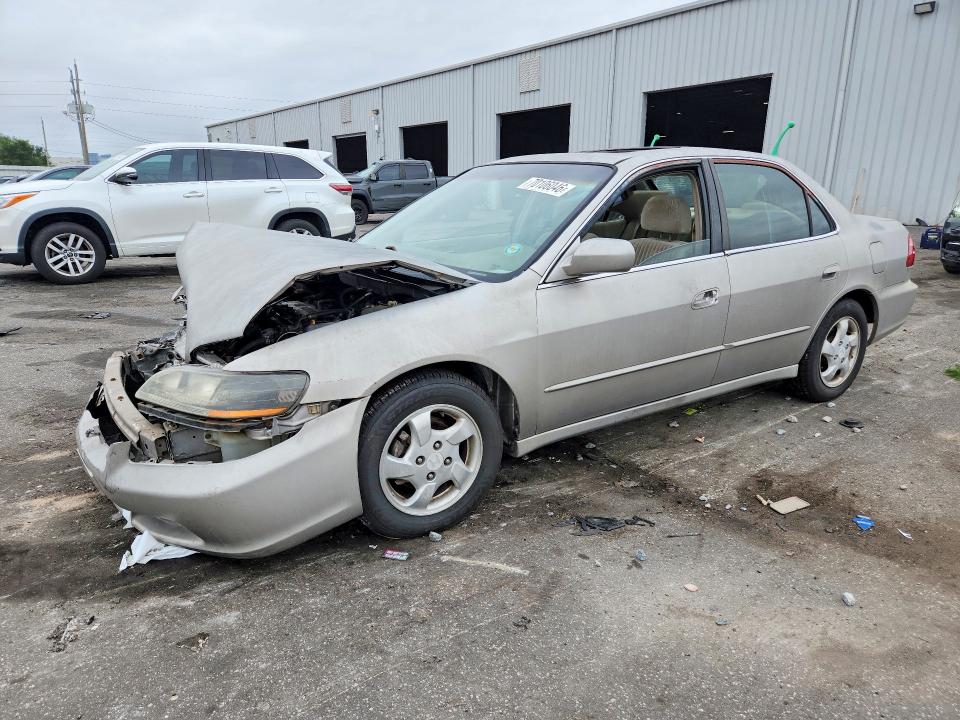 70106046 :رقم المزاد ، 1HGCG5650WA235804 vin ، 1998 Honda Accord مزاد بيع