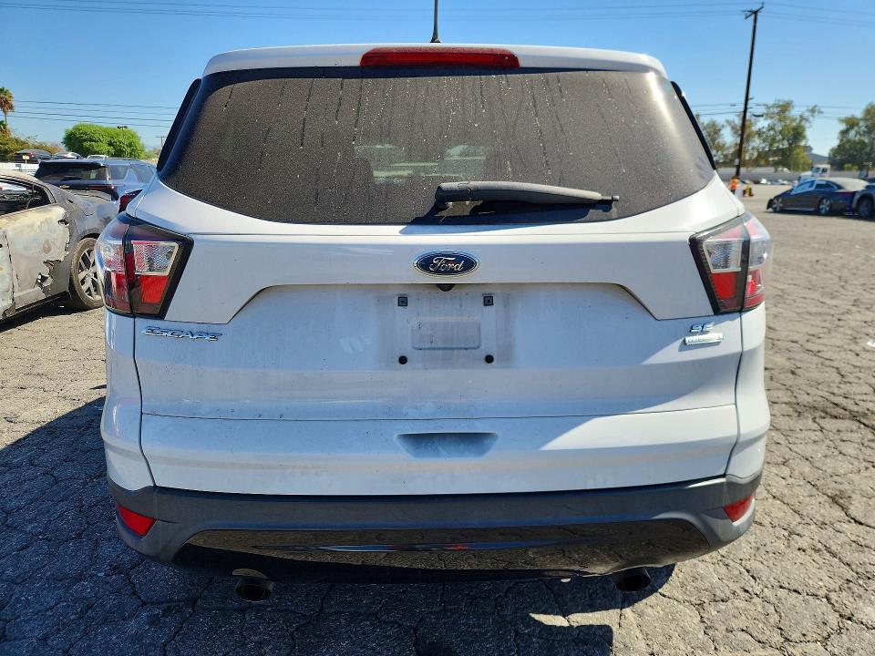 71175266 :رقم المزاد ، 1FMCU0GD9JUB14322 vin ، 2018 Ford Escape مزاد بيع