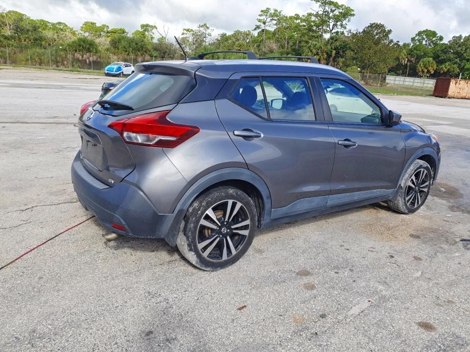 70250266 :رقم المزاد ، 3N1CP5CU5KL507294 vin ، 2019 Nissan Kicks مزاد بيع