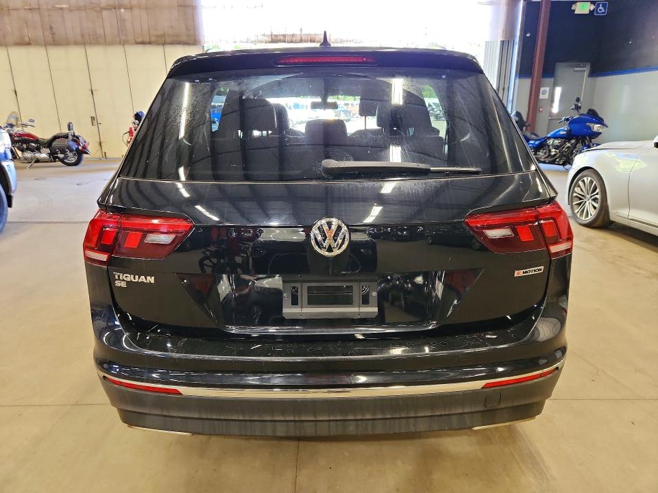 Продажа на аукционе авто 2021 Volkswagen Tiguan, vin: 3VV2B7AX1MM095857        , номер лота: 68884316