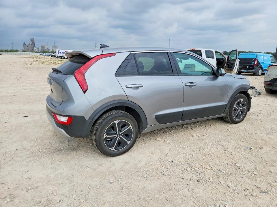 2026 Kia Niro მანქანა იყიდება აუქციონზე, vin: KNDCP3LE2T5358645, აუქციონის ნომერი: 70926686