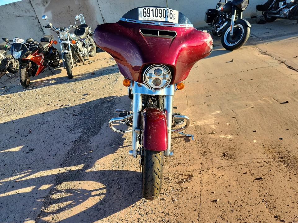69109036 :رقم المزاد ، 1HD1KBM1XFB690574 vin ، 2015 Harley-davidson Flhx مزاد بيع