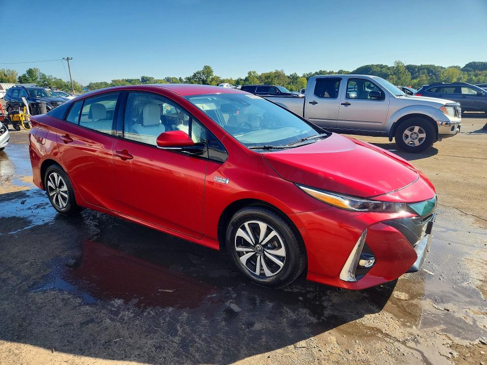 66640236 :رقم المزاد ، JTDKARFP6H3015790 vin ، 2017 Toyota Prius Prime مزاد بيع