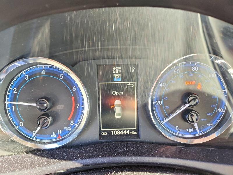 70912806 :رقم المزاد ، 5YFBURHE8HP601790 vin ، 2017 Toyota Corolla مزاد بيع
