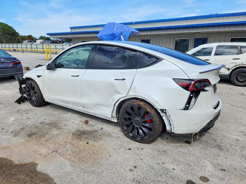 68650186 :رقم المزاد ، 7SAYGDEF8NF522986 vin ، 2022 Tesla Model Y مزاد بيع
