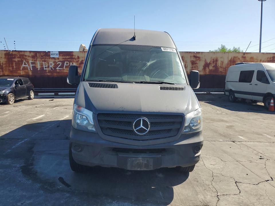 68571756 :رقم المزاد ، WD3PE7DD1GP203884 vin ، 2016 Mercedes-benz Sprinter مزاد بيع