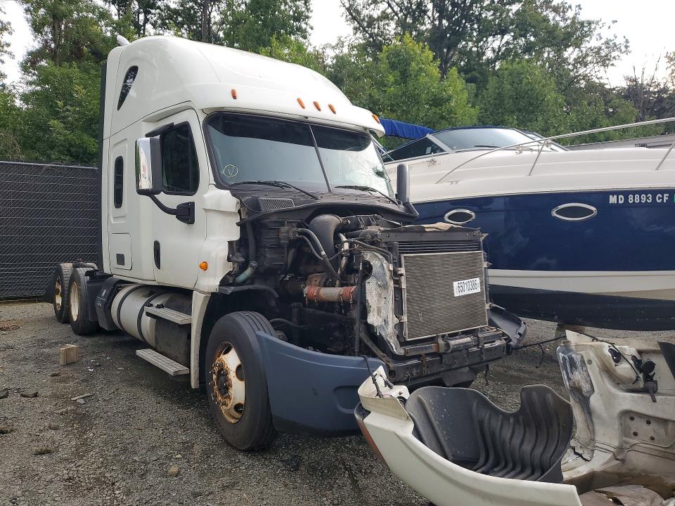 Продажа на аукционе авто 2015 Freightliner Cascadia, vin: 1FUJGLD58FLFY2231, номер лота: 65010386