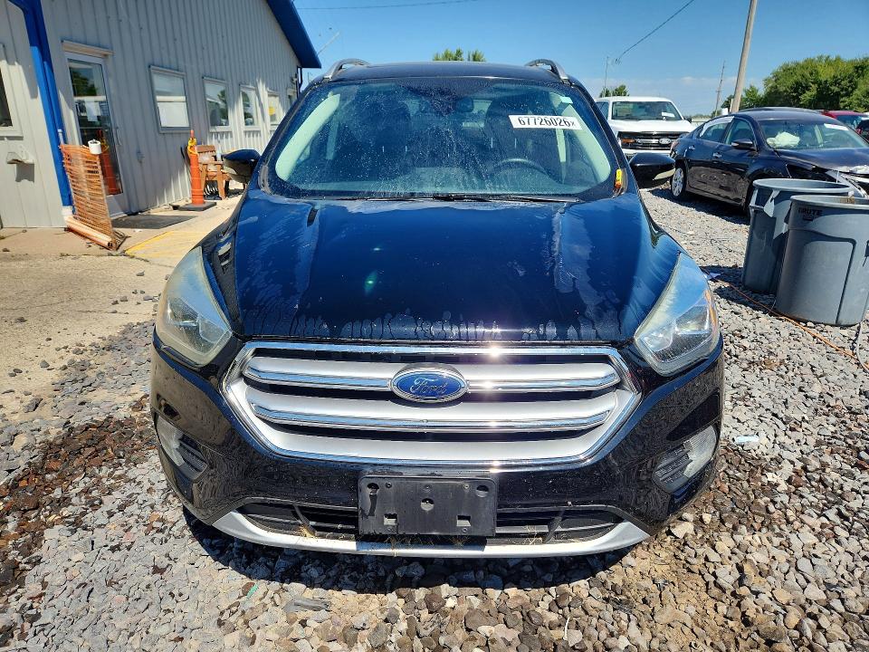 67726026 :رقم المزاد ، 1FMCU9J99HUE98718 vin ، 2017 Ford Escape مزاد بيع