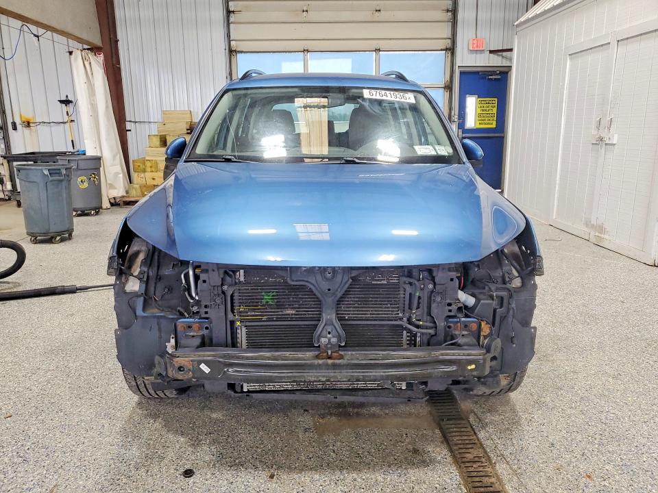 67641936 :رقم المزاد ، WVGBV7AX9JK004323 vin ، 2018 Volkswagen Tiguan Limited مزاد بيع