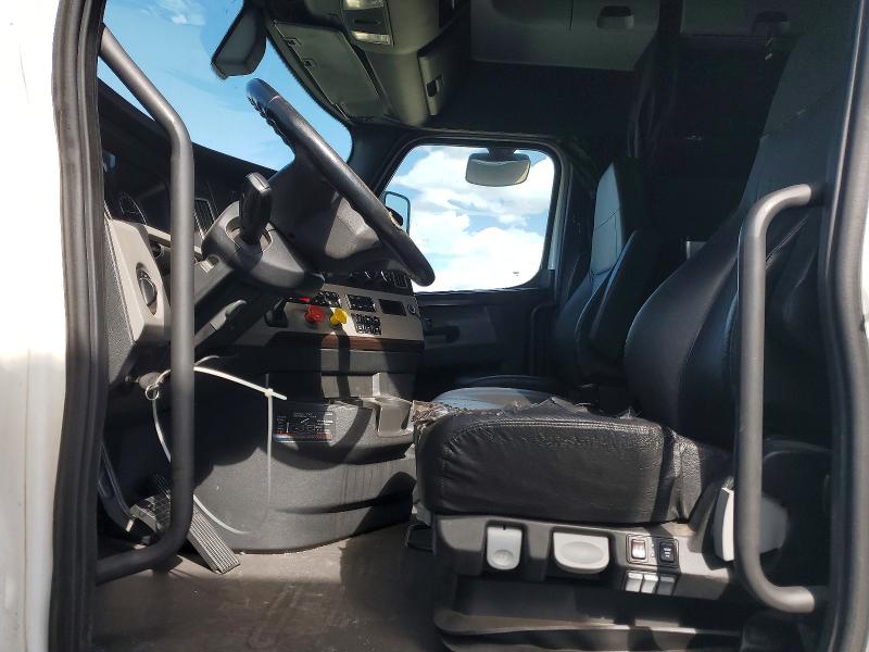 Auction sale of the 2019 Freightliner Cascadia 126, vin: 3AKJHHDR2KSKL4272, lot number: 69435436