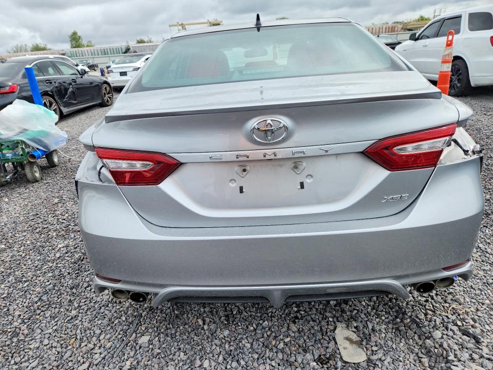 69516576 :رقم المزاد ، 4T1B61HK1KU180440 vin ، 2019 Toyota Camry مزاد بيع