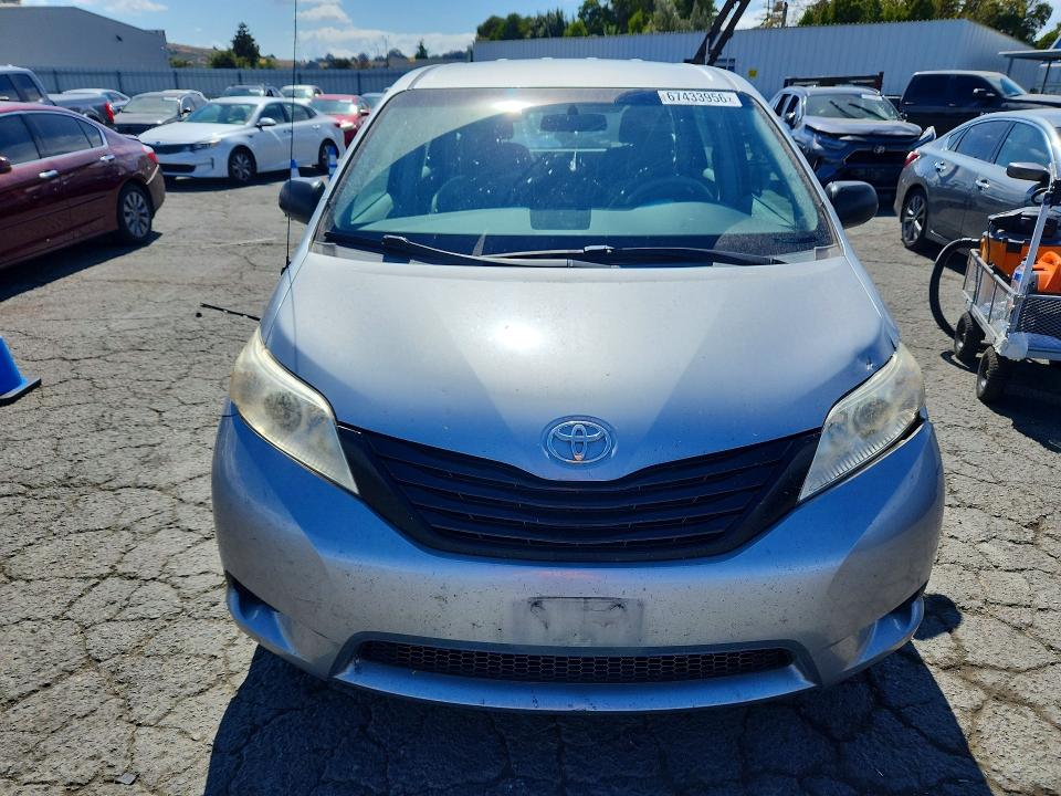 Продажа на аукционе авто 2014 Toyota Sienna, vin: 5TDZK3DC5ES464249, номер лота: 67433956