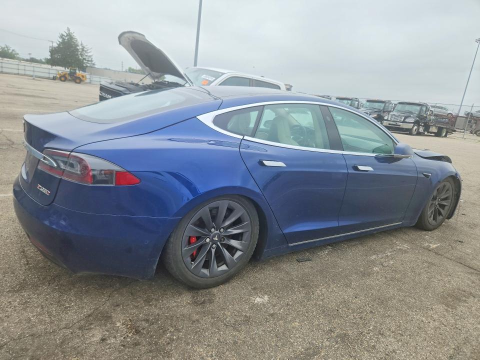 Продажа на аукционе авто 2018 Tesla Model S, vin: 5YJSA1E47JF240558, номер лота: 69358746