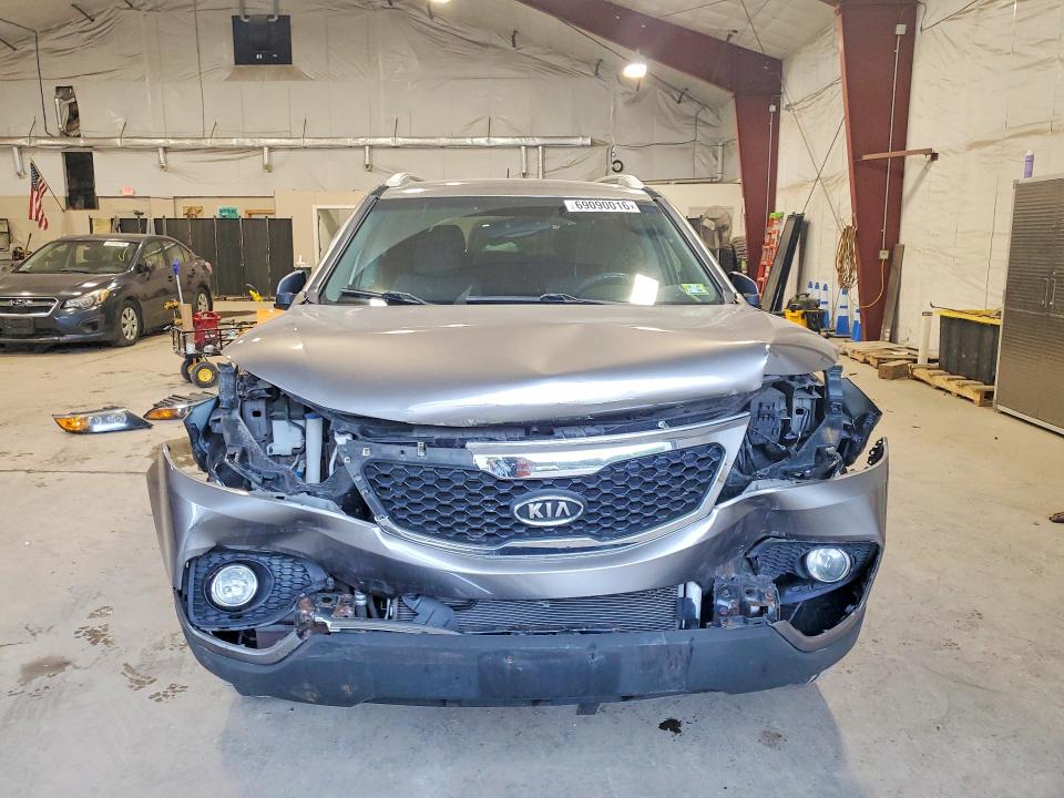 2011 Kia Sorento მანქანა იყიდება აუქციონზე, vin: 5XYKT3A18BG100434, აუქციონის ნომერი: 69090016
