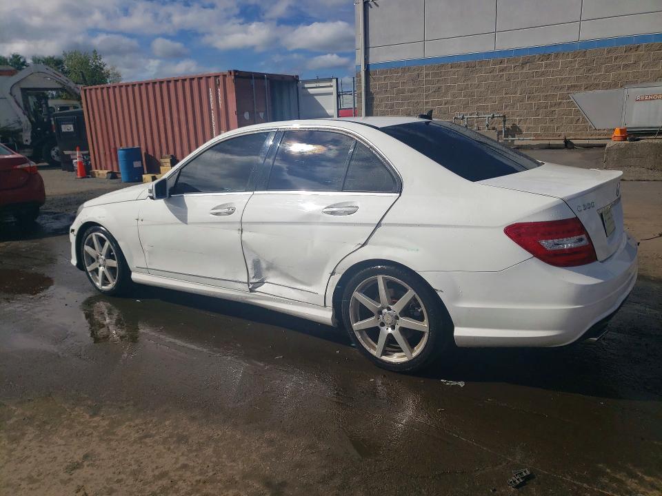 2014 Mercedes-benz C მანქანა იყიდება აუქციონზე, vin: WDDGF8AB8EG252689, აუქციონის ნომერი: 68991246