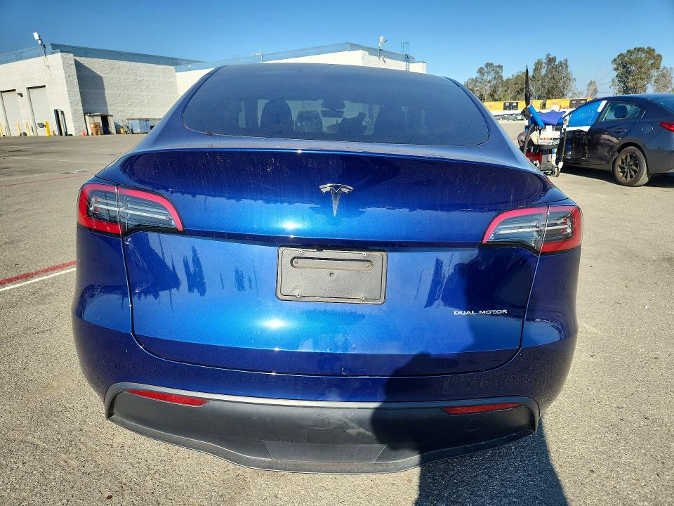 69824486 :رقم المزاد ، 7SAYGAEE7PF858699 vin ، 2023 Tesla Model Y مزاد بيع