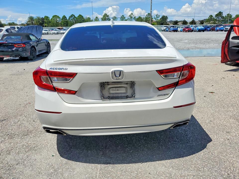 67441356 :رقم المزاد ، 1HGCV1F31JA108629 vin ، 2018 Honda Accord مزاد بيع