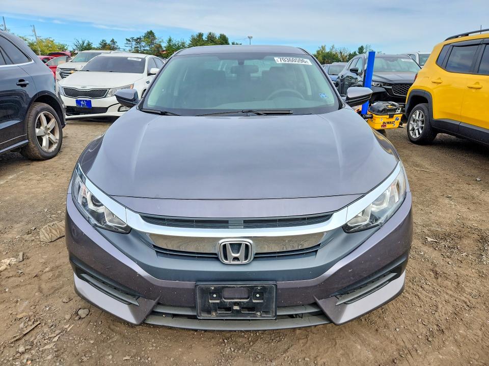 Продаж на аукціоні авто 2018 Honda Civic, vin: 2HGFC2E57JH563398, номер лоту: 70360596