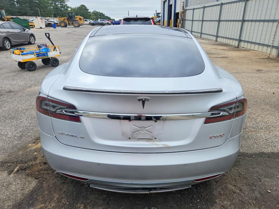 2015 Tesla Model S მანქანა იყიდება აუქციონზე, vin: 5YJSA1E4XFF113990, აუქციონის ნომერი: 70014306
